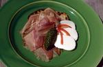 Mozzarella er en yndet spise ikke bare på italienernes men også på danskernes spiseborde. Nu er kvæget, der leverer mælk til osten, truet af sygdom. 