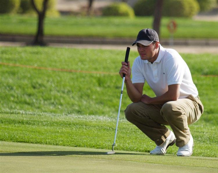 Martin Kaymer trillede sine putts i på stribe og fører med seks slag til nærmeste konkurrent. 