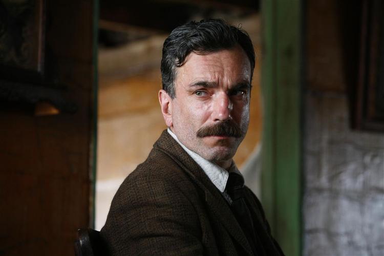 Daniel Day Lewis har allerede modtaget et hav af priser for sin rolle som olie-magnat i 'There Will Be Blood". Ifølge eksperterne får han snart endnu en statuette til samlingen. 