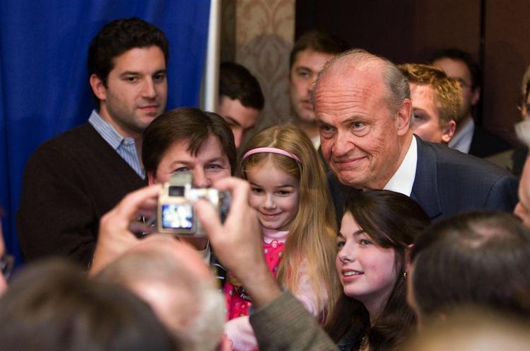 Nogle heldige Fred Thompson-tilhængere sikrer sig et billede i tide. Alt tyder på, at skuespilleren fra 'Jagten på røde oktober' trækker sit kandidatur. 