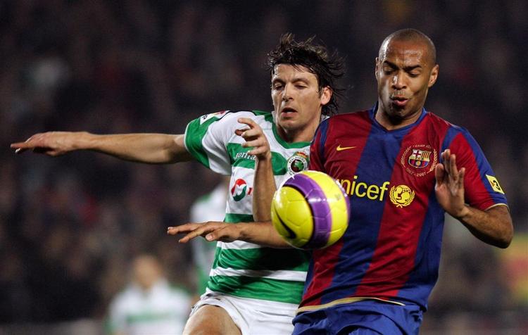 Thierry Henry scorede kampens eneste mål, da Barcelona slog Santander. 