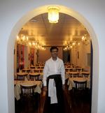 Arshad Mehmood har åbnet den kombinerede restaurant og take away Spicy Corner sammen med Iftikhar-Ul-Hassan, som begge kommer fra samme pakistanske landsby. 