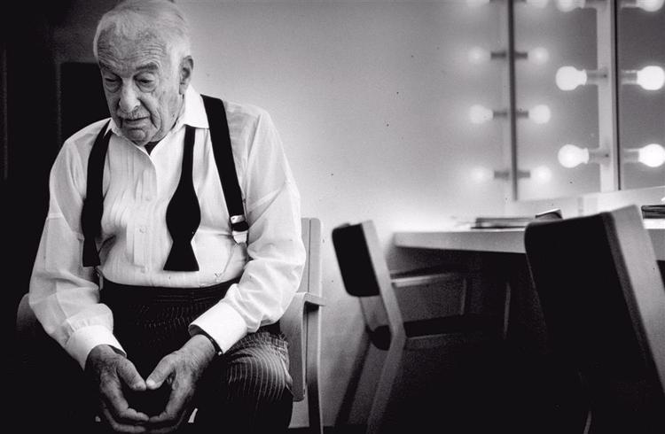 Den afdøde pianist Victor Borge, har endnu ikke overskredet sidste salgsdato. 