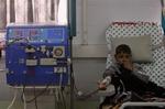 En palæstinensisk dreng behandles på al-Shifa-hospitalet i Gaza By. 