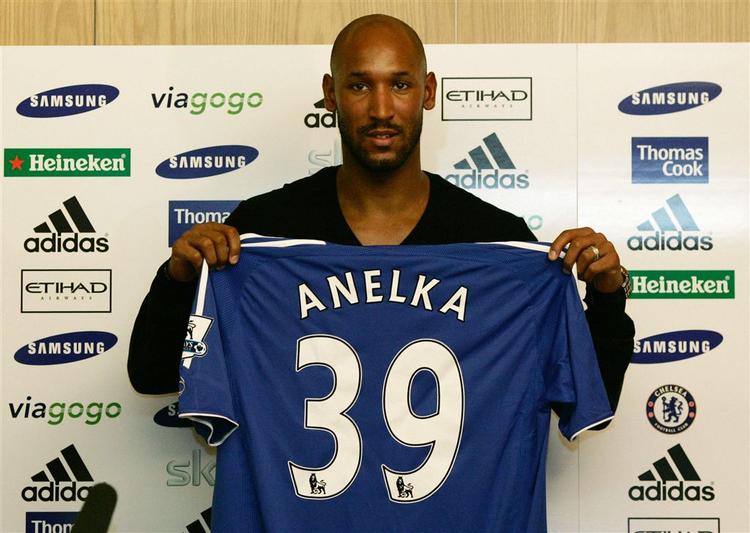 Kun fem af de 20 klubber i Premier League har endnu ikke været aktive i transfervinduet: Arsenal, Aston Villa, Blackburn, Middlesbrough og West Ham. Nicolas Anelka kostede Chelsea ca. 140 millioner kroner. 