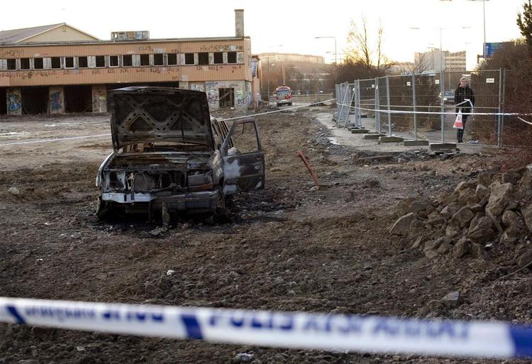 Flere steder i Göteborg blev der sat ild til biler. 