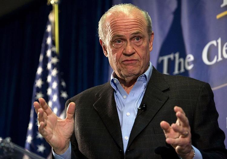 Skuespiller og senator Fred Thompson melder sig ud af kapløbet om at blive republikanernes præsidentkandidat. 