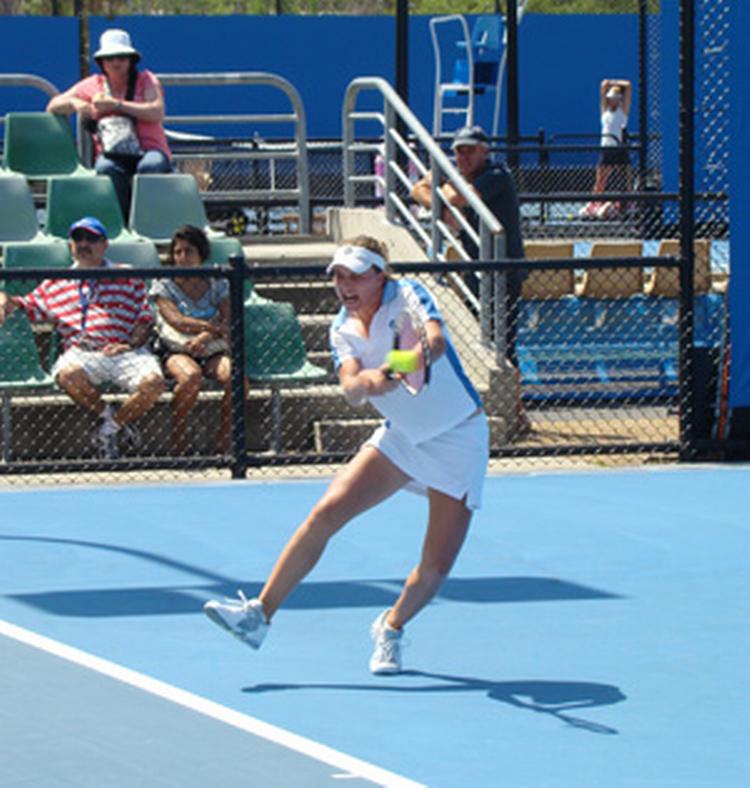 Den danske juniorspiller Karen Barbat er i kvartfinalen i juniorrækken i Australien Open efter stærkt spil. 