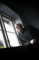 Jens Smærup Sørensen bliver i dag kanoniseret af de danske boghandlere, som laurbærkranser forfatteren for hans roman 'Mærkedage'. 