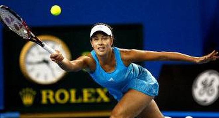 Ana Ivanovic er i finalen i Australien Open på trods af, at hun måtte indkassere et æg i semifinalen mod Daniela Hantuchova. 