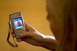 Bedst som der var fri sms og mms, skal der alligevel betales for tjenesterne. Forbrugerombudsmanden skærper nu reglerne for selskabet M1. 
