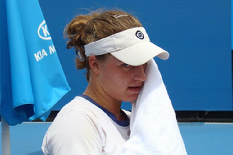 Så gik den ikke længere for det danske juniorhåb, Karen Barbat, der måtte se sig besejret af den stærk kineser i kvartfinalen ved Australien Open. 