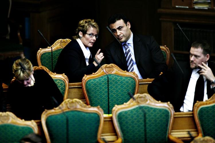 »Jeg må tro på det, når Naser Khader siger, der er indrømmelser på vej. Det var Ny Alliances hjertebarn, at man ville bryde blokpolitikken og have fokus på de sårbare på asylområdet«, siger Christmas-Møller. 