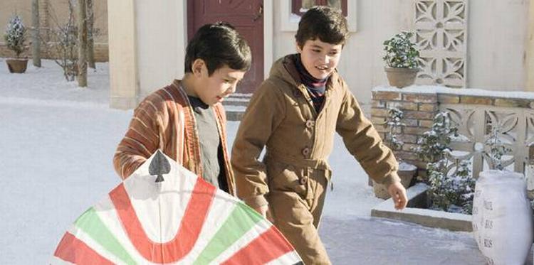 Marc Forsters 'Drageløberen' handler om de to venner Amir og Hassan, der vokser op i 1970´ernes Kabul. 