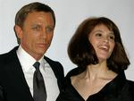 Daniel Craig, der  er klar til at optræde som Bond igen, står her sammen Gemma Arterton, der spiller en MI6 agent i den kommende film. 