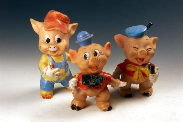 De tre små grise af gummi stammer fra afslutningen af 50´erne. Den går ikke i Pakistan eller i England. 