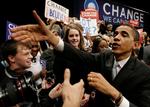 Barack Obama omkranset af tilhængere i Columbia, South Carolina. 
