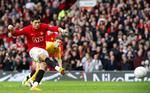 Christiano Ronaldo scorer på straffe for Manchester United i sejren over Tottenham. 