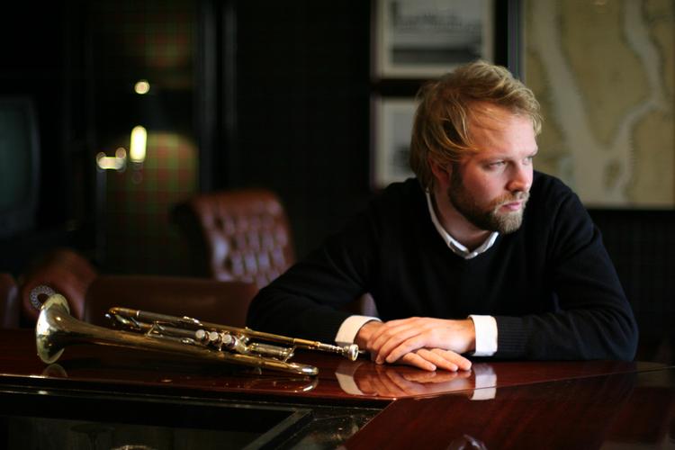 Mathias Eick viste sig hurtigt som en overordentlig veludrustet instrumentalist. Hvilket dog ikke er ensbetydende med, at han også er en betydelig musiker. 