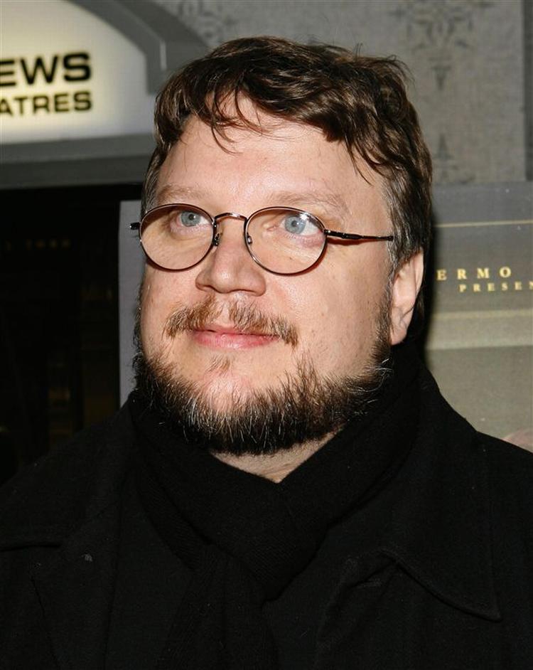 Succesinstruktøren Guillermo del Toro forventes at skulle instruere filmatiseringen af Tolkiens klassiker, 'Hobitten'. 