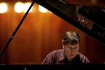 Som musikforsker er amerikaneren Robert Levin en af verdens førende kendere af wienerklassisk musik. Som solist i Beethoven ved ugens Torsdagskoncert formåede han at holde på publikums opmærksomhed med en alt andet end overfladisk eller hul fortolkningsstil. 
