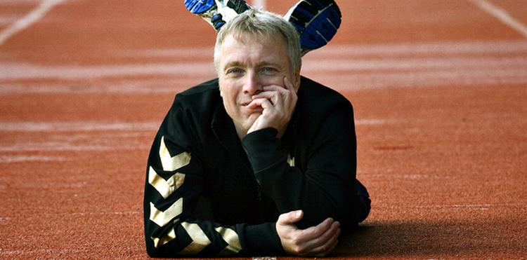 Uffe Elbæk står i spidsen for World Outgames 2009. Hans organisation har brug for 2000 frivillige. 