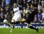 Alan Hutton (i hvidt) vil være savnet på Rangers-holdet til næste måneds UEFA Cup-kampe mod Panathinaikos. 