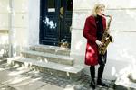Tenorsaxofonisten Christina Dahl spiller med som gæst på 'The Sophisticated Ladies play Ellington'. 