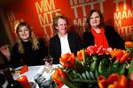 Claus Flygare er direktør for Mammutteatret. Her ses han mellem Kari Vidø og Tina Gylling Mortensen til teatrets 20 års jubilæumsmiddag. Fra april spiller han med i Modern Life på Café Teatret. 