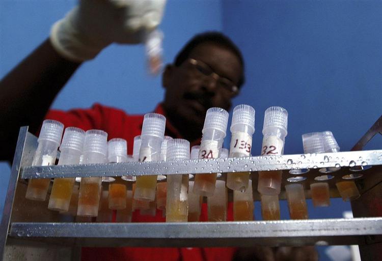Kendskabet til HIV og Aids er så dårligt i Indien, at myndighederne i landets tredjestørste stat, Maharashtra, nu overvejer at tvinge par til at blive testet for HIV, inden de bliver gift. 