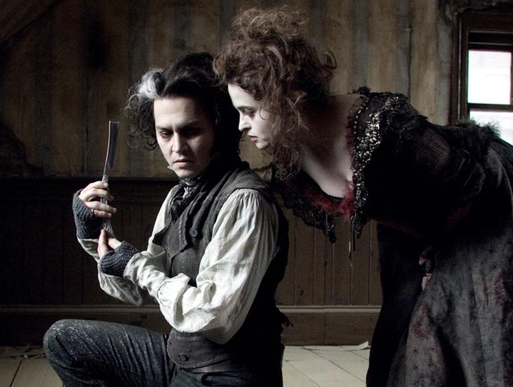 Johnny Depp spiller rollen som den syngende og myrdende barber, mens Helena Bonham Carter er den kødtærte-bagende underbo. 