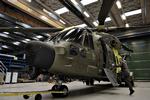 Det blev besluttet at købe 14 EH-101 helikoptere i 2001. Der har været store problemer med at få helikopterne leveret, og siden tirsdag har de otte, der befinder sig i Danmark, haft flyveforbud efter en nødlanding. 