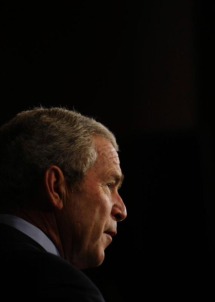 George W. Bush kaldte udviklingen i den amerikanske økonomi bekymrende, efter at det kom frem, at USA i januar har mistet 17.000 arbejdspladser. 