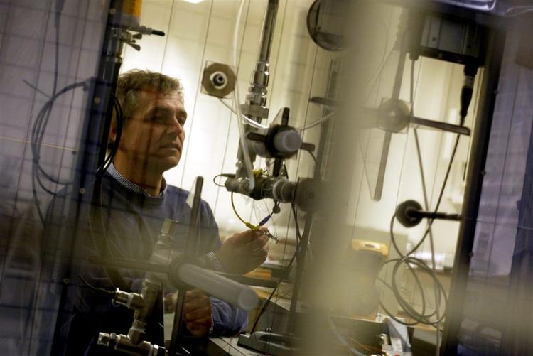Fysikeren Henrik Svensmark arbejder med en teori om, at det snarere er solens kosmiske stråling end menneskeskabt opvarmning, der er skyld i klimaændringer. 