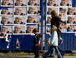 Den prorussiske Tomislav Nikolic forsøger ved dagens valg i Serbien at vælte den siddende Boris Tadic. Foto: Srdjan Ilic/AP 