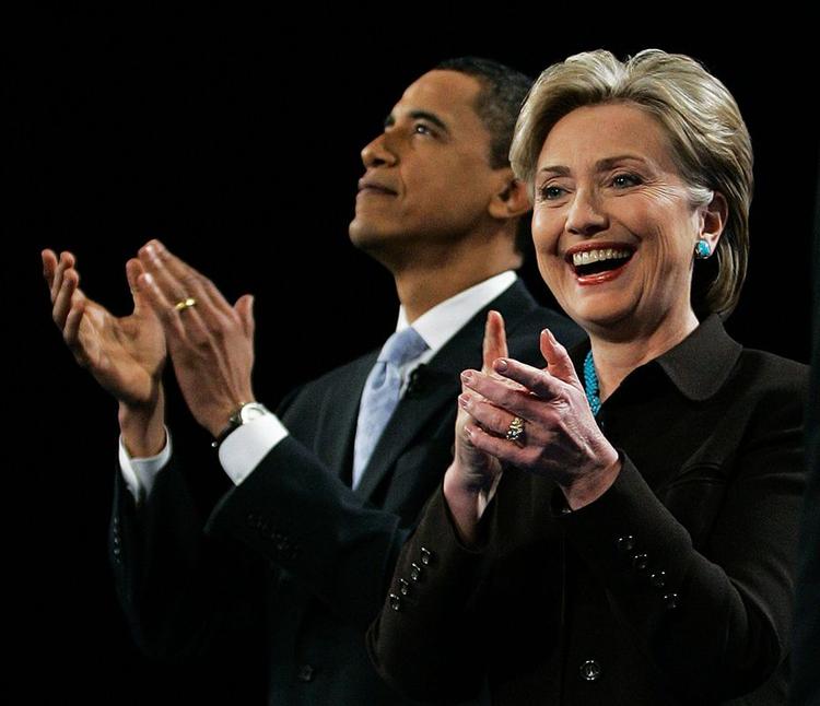 Barack Obama og Hillary Rodham Clinton modtager publikums hyldest under deres debat i Los Angeles 31. januar. 