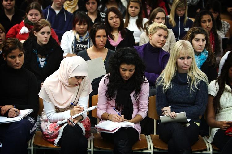 Flere af landets gymnasier boykotter den nye eksamen, som de synes, er unfair. Arkivbilledet her er fra Ishøj Gymnasium, hvor eleverne tirsdag 5. februar ikke har besluttet sig endnu. ARKIVFOTO. 