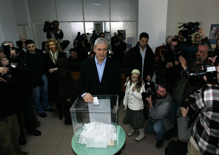Den forsvarende serbiske præsidentkandidat, Boris Tadic, da han stemte i dag. 