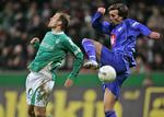 Daniel Jensen (tv.) scorede, fik en advarsel og var i det hele taget en central i figur i Werder Bremens kamp mod VfL Bochum. 