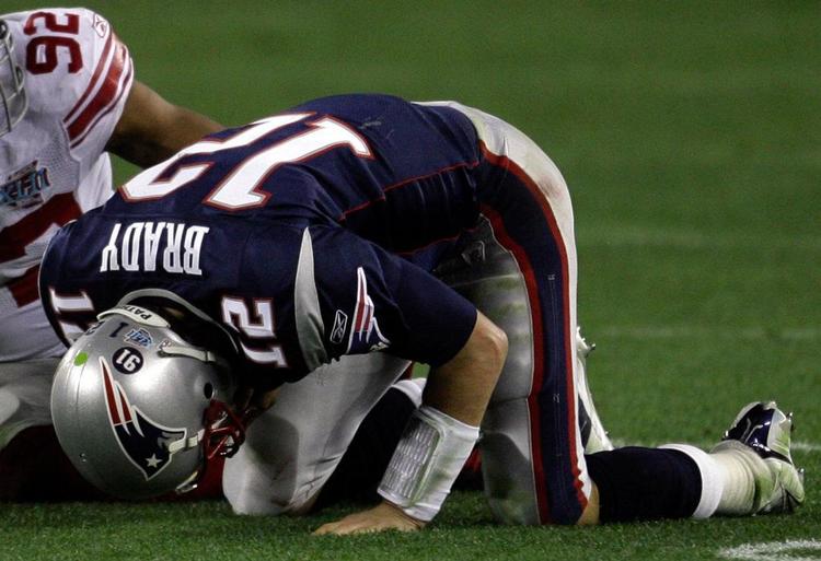 Årets helt store spiller i amerikansk fodbold i denne sæson, New England Patriots' quaterback Tom Brady, var 35 sekunder fra den ultimative triumf. Men storfavoritterne måtte bøje sig for undertippede New York Giants. 