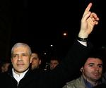 Boris Tadic fejrer sejren over sin nationalistiske modstander. Men udfordringerne for ham er store og mange efter et meget snævert flertal. 
