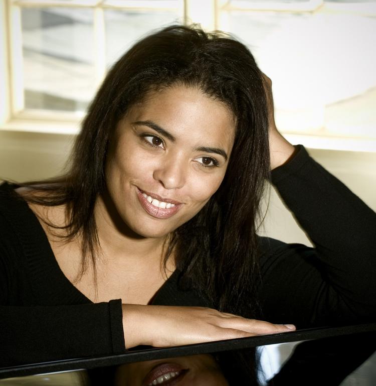 Pianisten Tonya Lemohs spil virkede en anelse nervøst og var generelt for pænt til koncerten i Odense. 