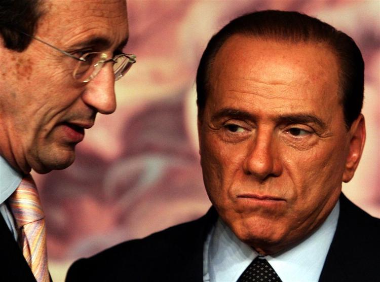 Italien oppositionsleder, Berlusconi, vil have valg nu. 