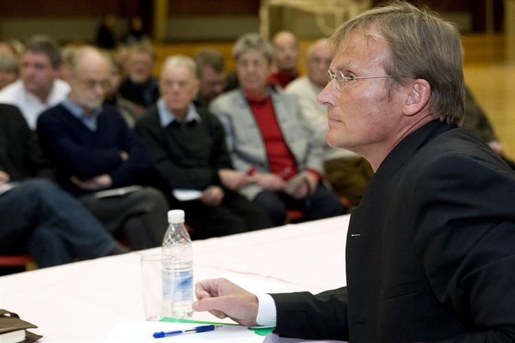 Sognepræst Poul Joachim Stender er blevet ufrivillig hovedperson i bispevalget i Roskilde Stift. Her ses han under sin valgkampagne ved et møde i Vallekilde-Hørve Fritidscenter. 