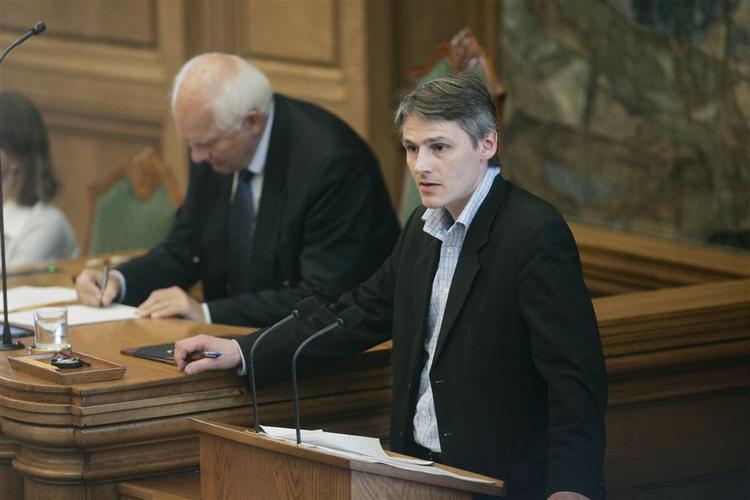 Republikanernes formand, Høgni Hoydal, bliver færøsk udenrigsminister. 