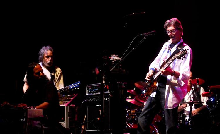 Grateful Dead for Obama. Phil Lesh (th) giver den gas, mens Bob Weir ser til. 