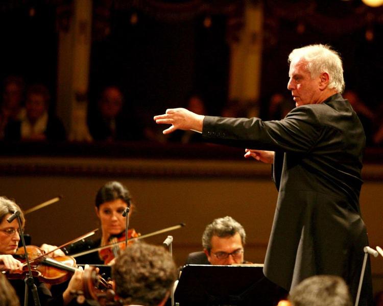 Det bliver pianisten og dirigenten Daniel Barenboim, der skal modtage Léonie Sonnings Musikpris på 600.000 kr. i 2009. 