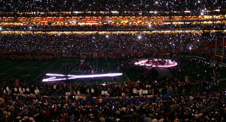 Tom Petty &amp; the Heartbreakers underholder i pausen af Super Bowl kampen natten til mandag på University of Phoenix Stadium, som blev set af historisk mange tv-seere. 