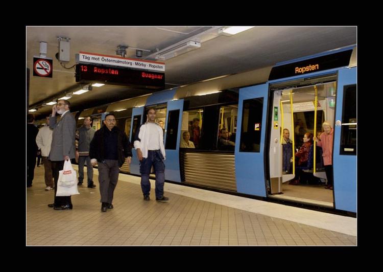 DSB håber gennem sit svenske datterselskab, DSB Sverige, at komme til at stå for driften af Stockholms Tunnelbane sammen med sin partner EuRailCo. 