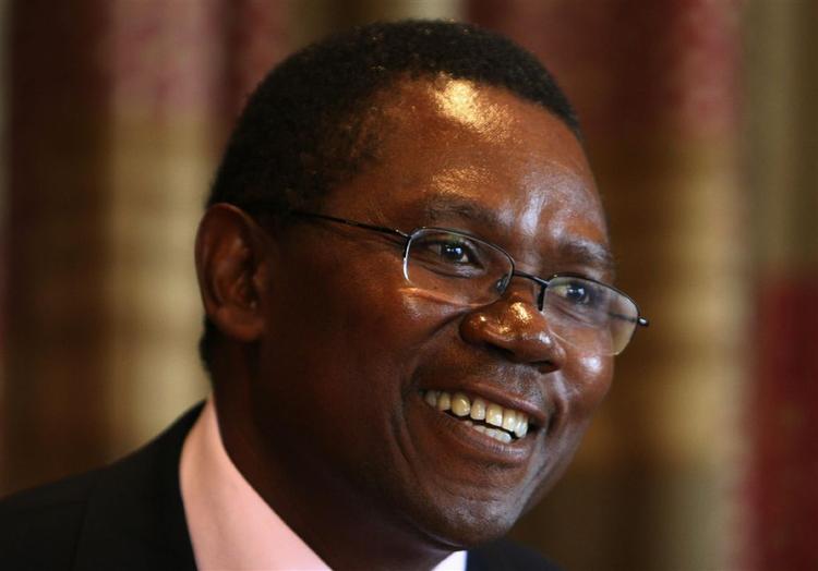 Simba Makoni vil udfordre Robert Mugabe i Zimbabwe. 
